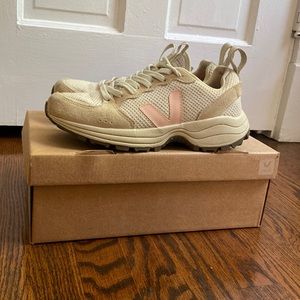 Veja Venturi sneakers